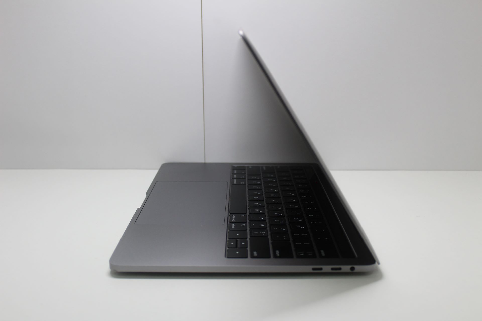 Apple MacBook Pro 13 2018 - מחודש - משלוח חינם - מק"ט: 19264681 – תמונה 3